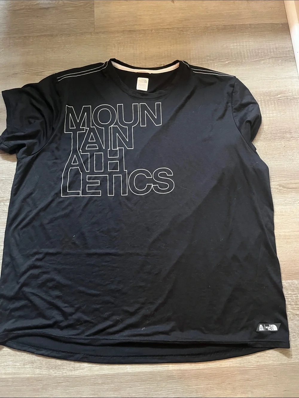 Men’s north face top